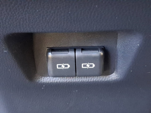 Used 2025 Toyota RAV4 XLE AWD/4WD image 12