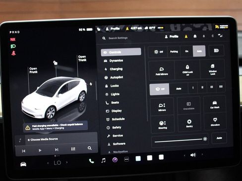 Used 2023 Tesla Model Y Long Range image 40