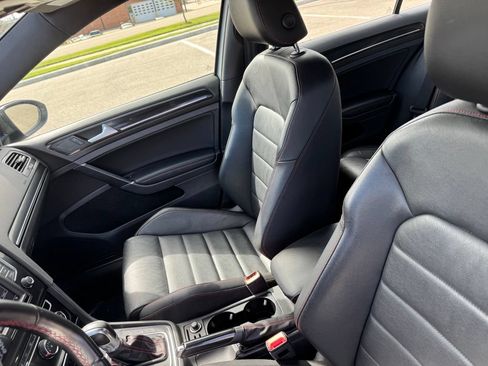 Used 2017 Volkswagen GTI SE FWD image 7