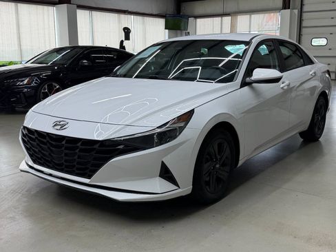 Used 2021 Hyundai Elantra SEL FWD image 5