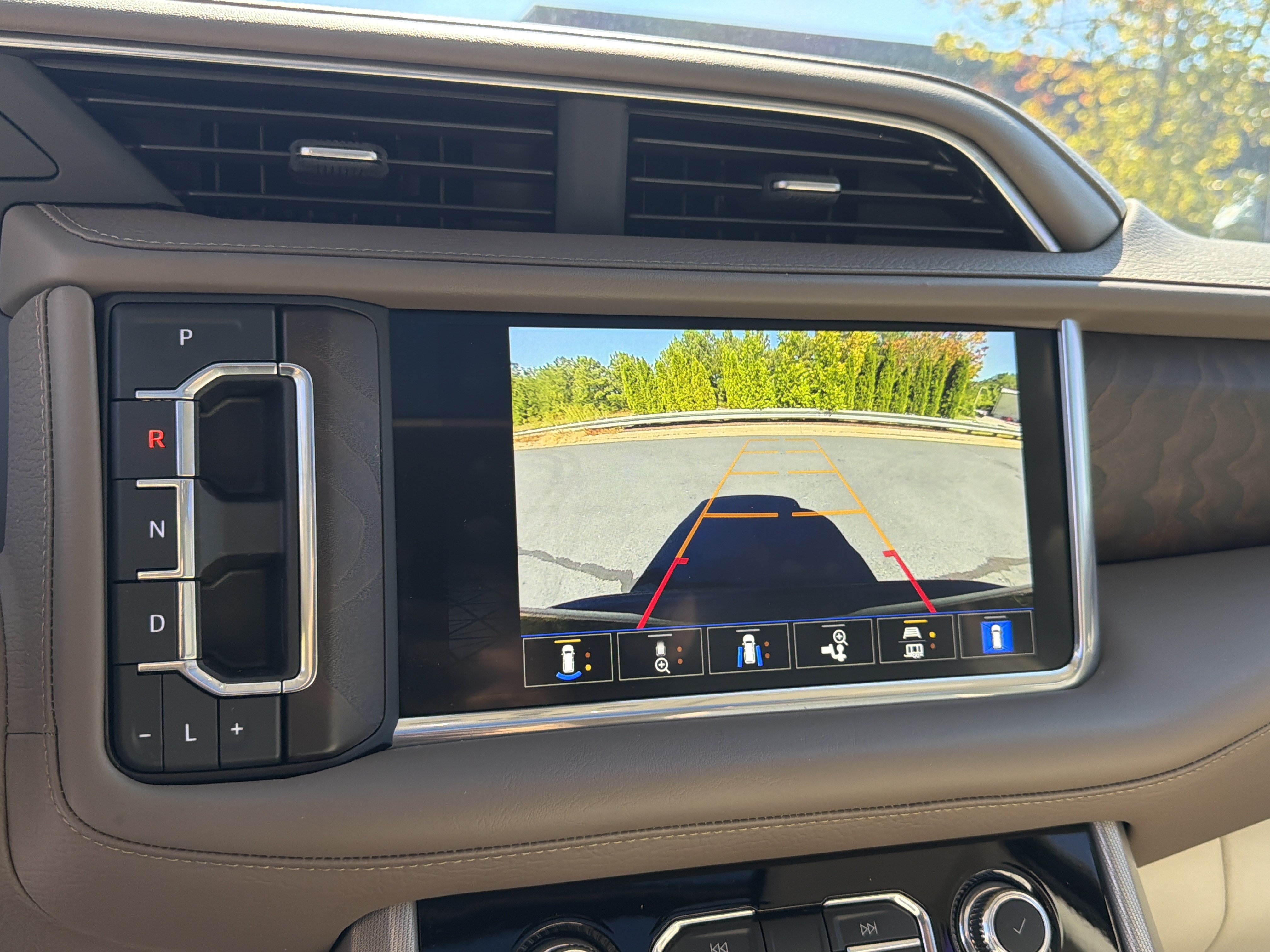 Used 2022 GMC Yukon Denali RWD image 22