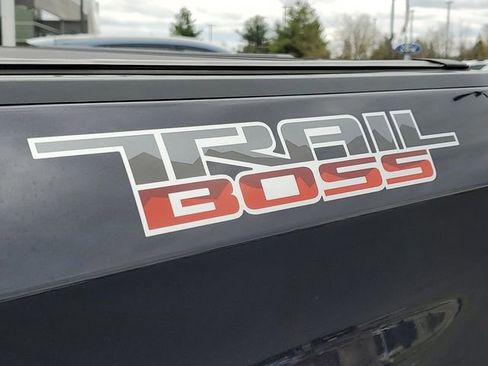 Used 2024 Chevrolet Silverado 1500 LT Trail Boss w/ LT Trail Boss Premium Package AWD/4WD image 8
