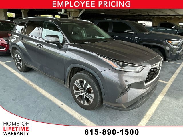 Used 2021 Toyota Highlander XLE FWD image 1