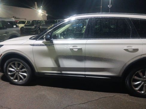 Used 2021 Lincoln Corsair AWD w/ Premium Package image 6