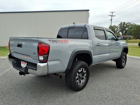 Used 2019 Toyota Tacoma TRD Off-Road AWD/4WD image 4