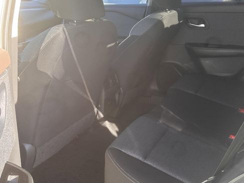 Used 2023 Nissan Rogue SV image 14