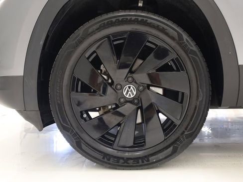 Used 2024 Volkswagen Atlas Cross Sport SE w/ Black Wheel Package FWD image 8