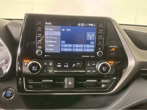 Used 2022 Toyota Highlander XLE image 30