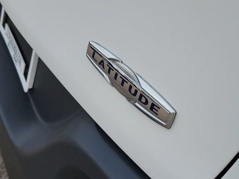 Used 2017 Jeep Cherokee Latitude w/ Cold Weather Group AWD/4WD image 29