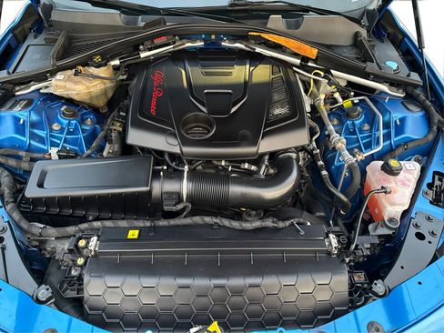 Used 2017 Alfa Romeo Giulia Ti w/ TI 19" Sport Package image 14