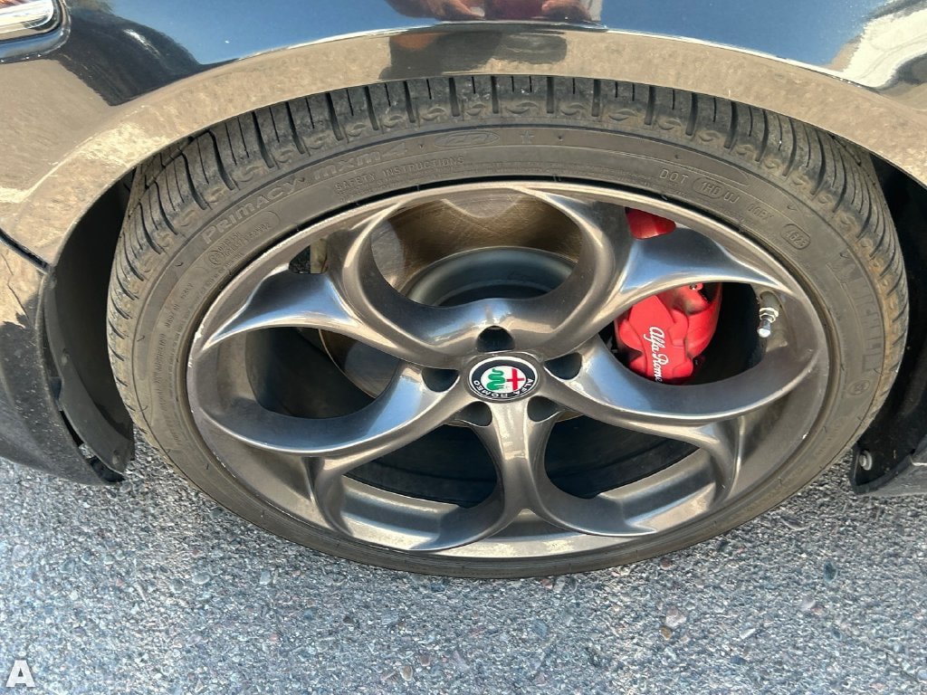 Used 2018 Alfa Romeo Giulia Ti Sport w/ Quick Order Package 22U Sport RWD image 6