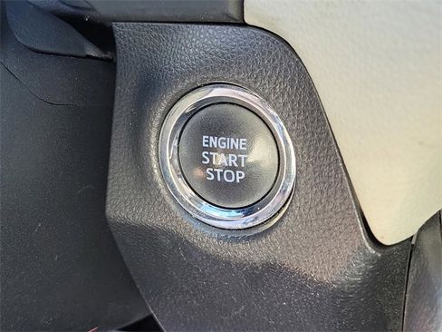 Used 2020 Toyota RAV4 Limited image 31