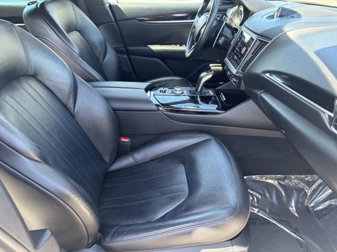 Used 2023 Maserati Levante Modena AWD/4WD image 11