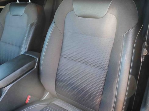 Used 2025 Chevrolet Trax LT FWD image 31