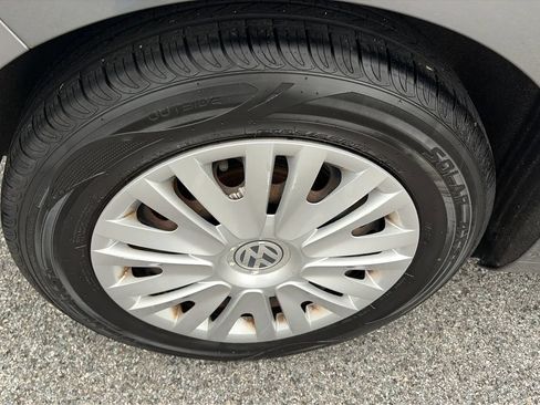 Used 2010 Volkswagen Golf 4-Door image 28