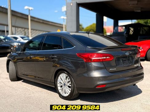 Used 2017 Ford Focus Titanium FWD image 4