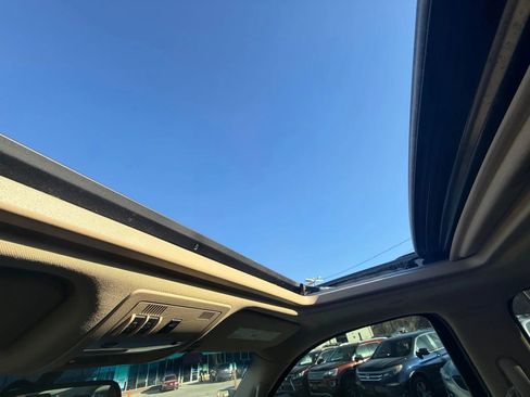 Used 2012 Cadillac Escalade ESV Premium image 31