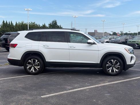 Used 2026 Volkswagen Atlas SE FWD image 4