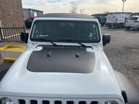 Used 2021 Jeep Wrangler Unlimited Sport image 36