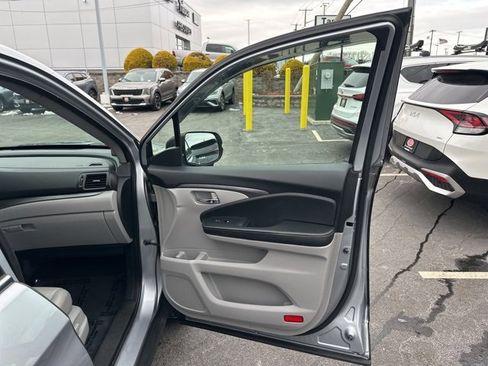 Used 2017 Honda Ridgeline RTL-T image 36