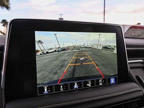 Used 2024 GMC Yukon SLT w/ SLT Luxury Package image 25