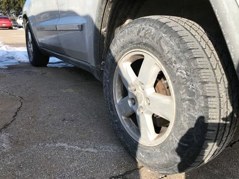 Used 2011 Jeep Grand Cherokee Laredo image 12