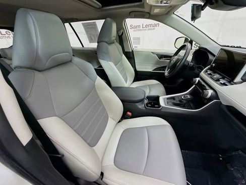 Used 2023 Toyota RAV4 XLE Premium image 28
