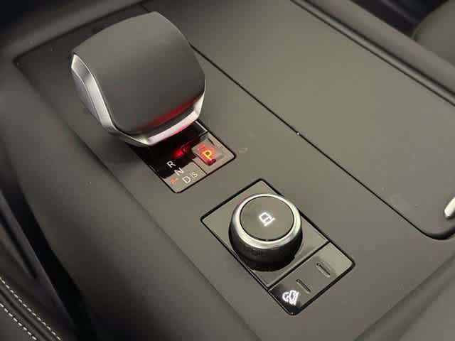 New 2026 Land Rover Discovery Limited Edition AWD/4WD image 28