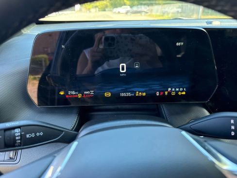 Used 2025 Chevrolet Equinox LT w/ Convenience Package II image 13