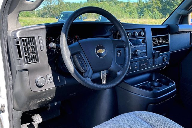 Used 2025 Chevrolet Express 3500 LT w/ LT Preferred Equipment Group RWD image 16