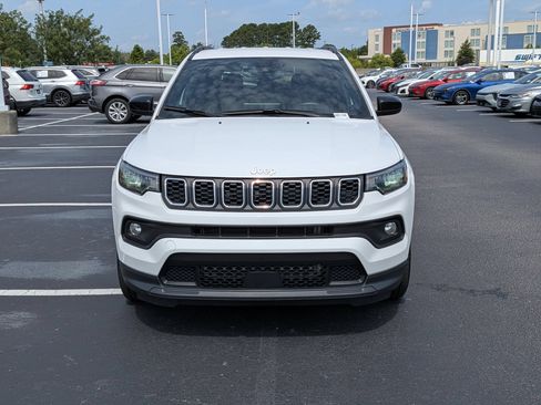 Used 2024 Jeep Compass Latitude AWD/4WD image 8