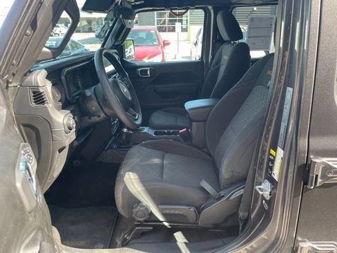 Used 2025 Jeep Gladiator Mojave w/ Convenience Group AWD/4WD image 12