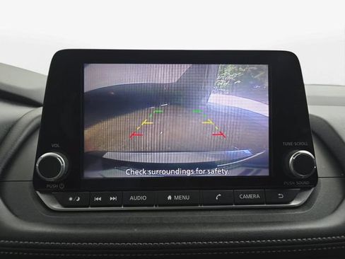 Used 2025 Nissan Rogue SV w/ SV Premium Package FWD image 23