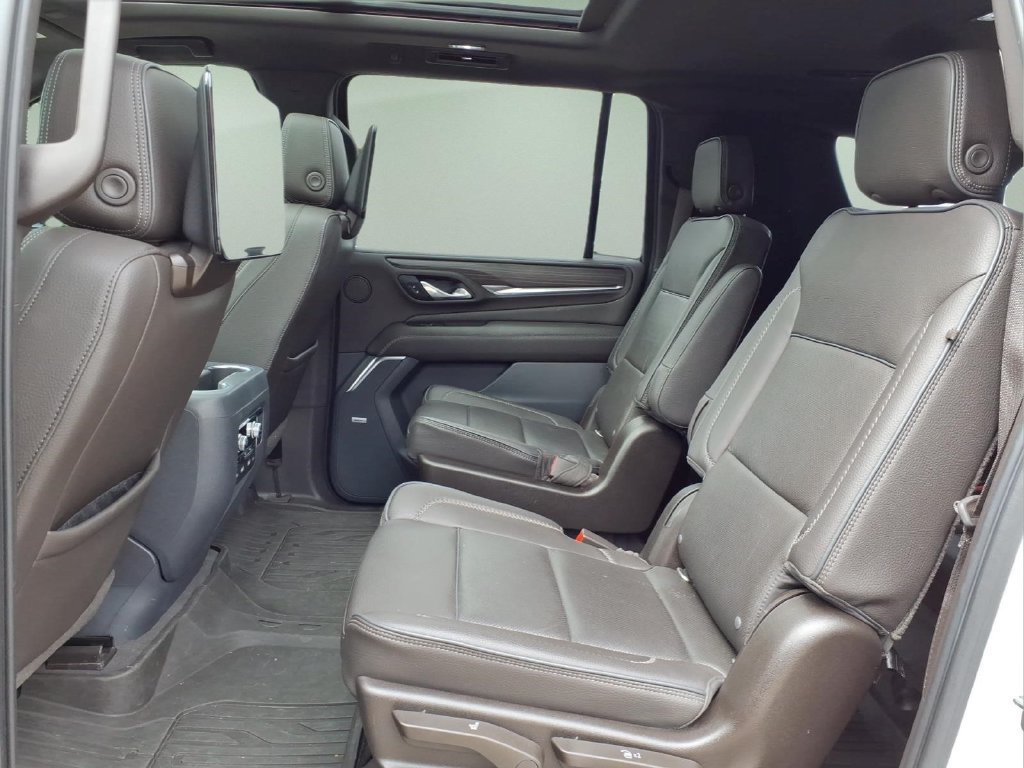 Used 2021 GMC Yukon XL Denali w/ Denali Premium Package AWD/4WD image 11