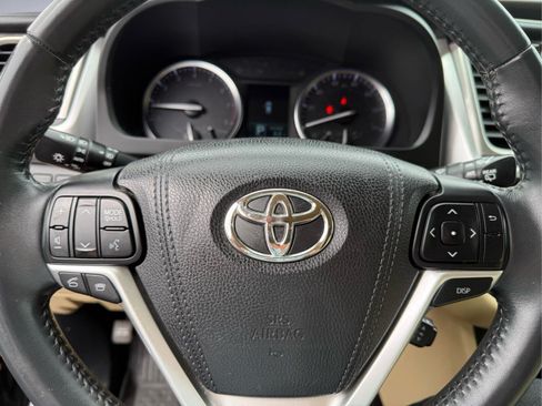 Used 2016 Toyota Highlander Plus AWD/4WD image 34