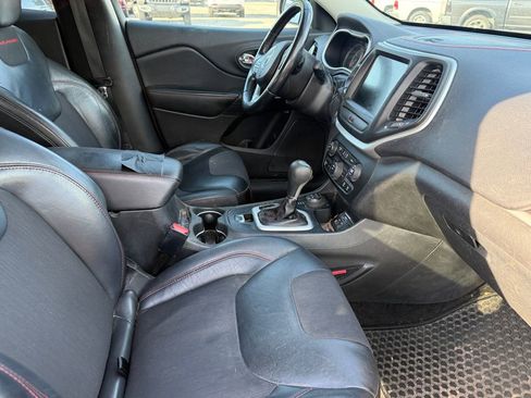 Used 2015 Jeep Cherokee Trailhawk AWD/4WD image 7