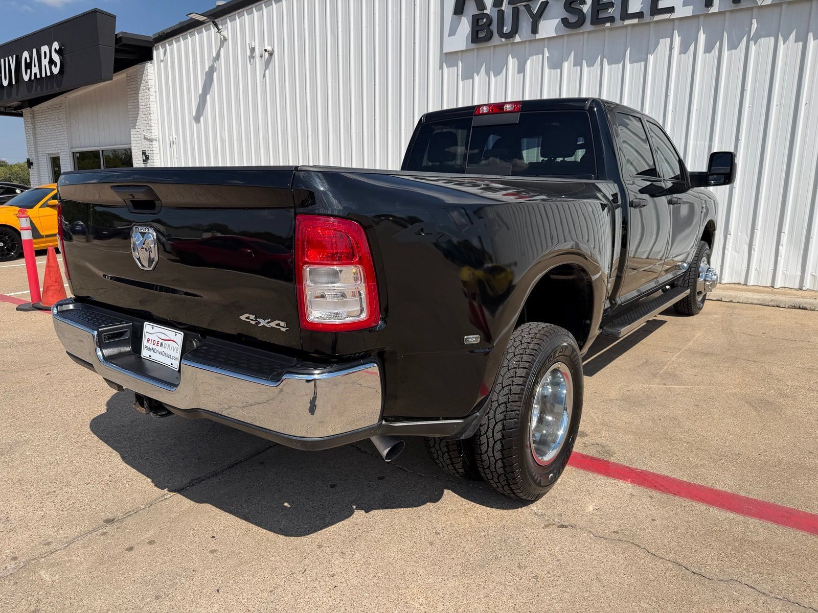 Used 2024 RAM 3500 Tradesman w/ Chrome Appearance Group AWD/4WD image 7