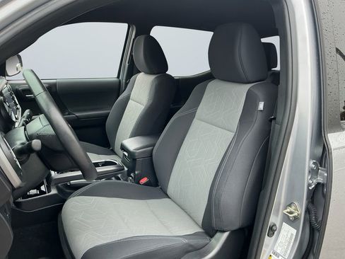 Used 2020 Toyota Tacoma TRD Sport image 10