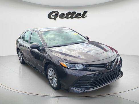 Certified 2020 Toyota Camry LE image 1