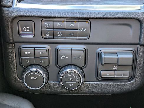 New 2026 Chevrolet Suburban Premier w/ Sun And Tow Package AWD/4WD image 16