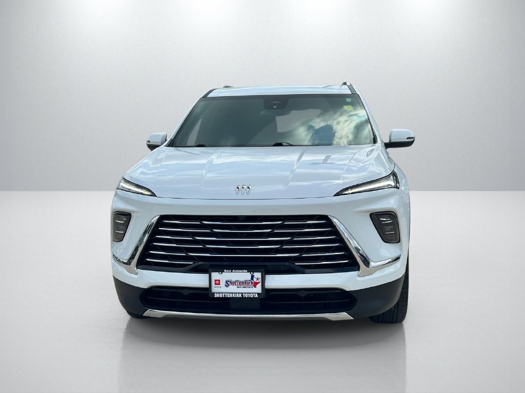 Used 2025 Buick Enclave Preferred FWD image 2