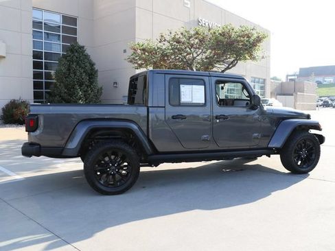 Used 2025 Jeep Gladiator Sport AWD/4WD image 7