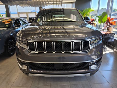New 2025 Jeep Wagoneer L Series II AWD/4WD image 5