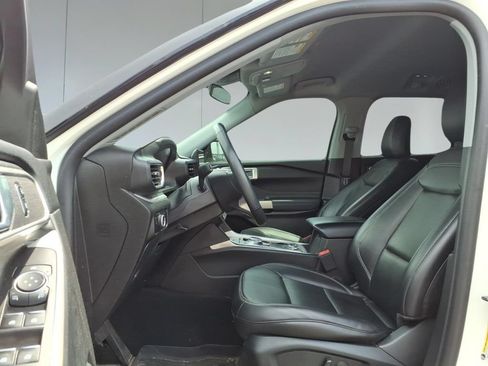 Used 2023 Ford Explorer XLT w/ Equipment Group 202A AWD/4WD image 16
