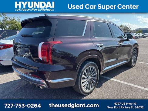 Used 2023 Hyundai Palisade Calligraphy FWD image 3