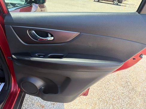 Used 2016 Nissan Rogue SV AWD/4WD image 17