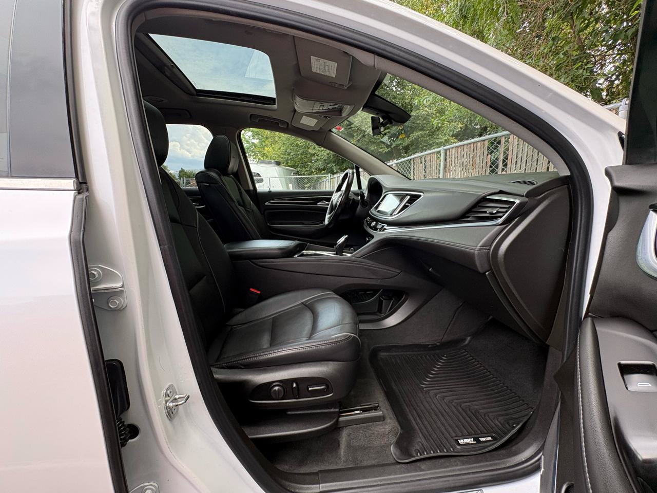 Used 2019 Buick Enclave Avenir w/ Avenir Technology Package AWD/4WD image 22