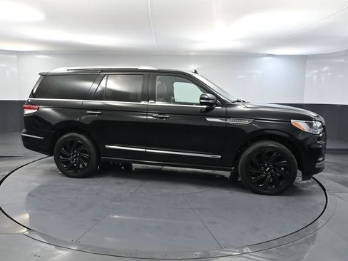 Used 2024 Lincoln Navigator Reserve image 3