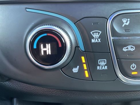 Used 2023 Chevrolet Traverse LT image 25