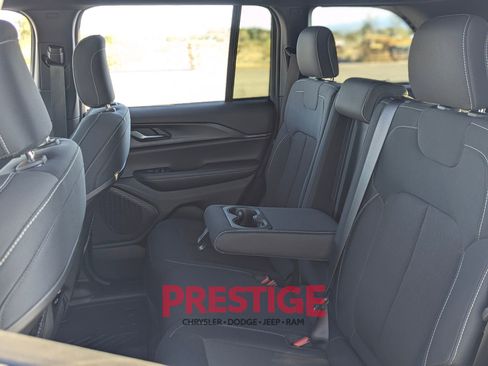 Used 2024 Jeep Grand Cherokee Laredo AWD/4WD image 28